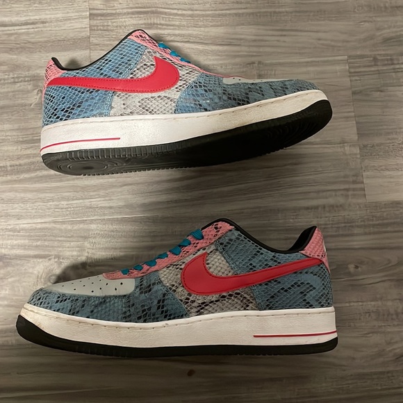 Air Force 1 - Picture 3 of 5